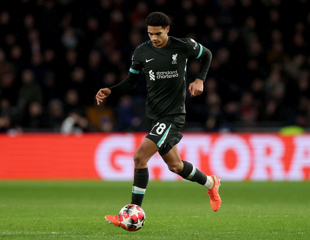 Jarrell Quansah en action pour Liverpool