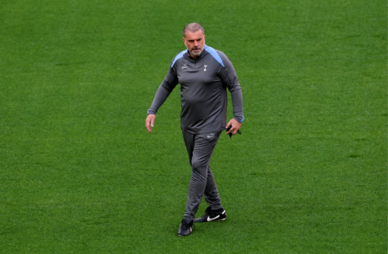 Daniel Levy ne prendra pas de décision cette semaine concernant l'avenir d'Ange Postecoglou à Tottenham