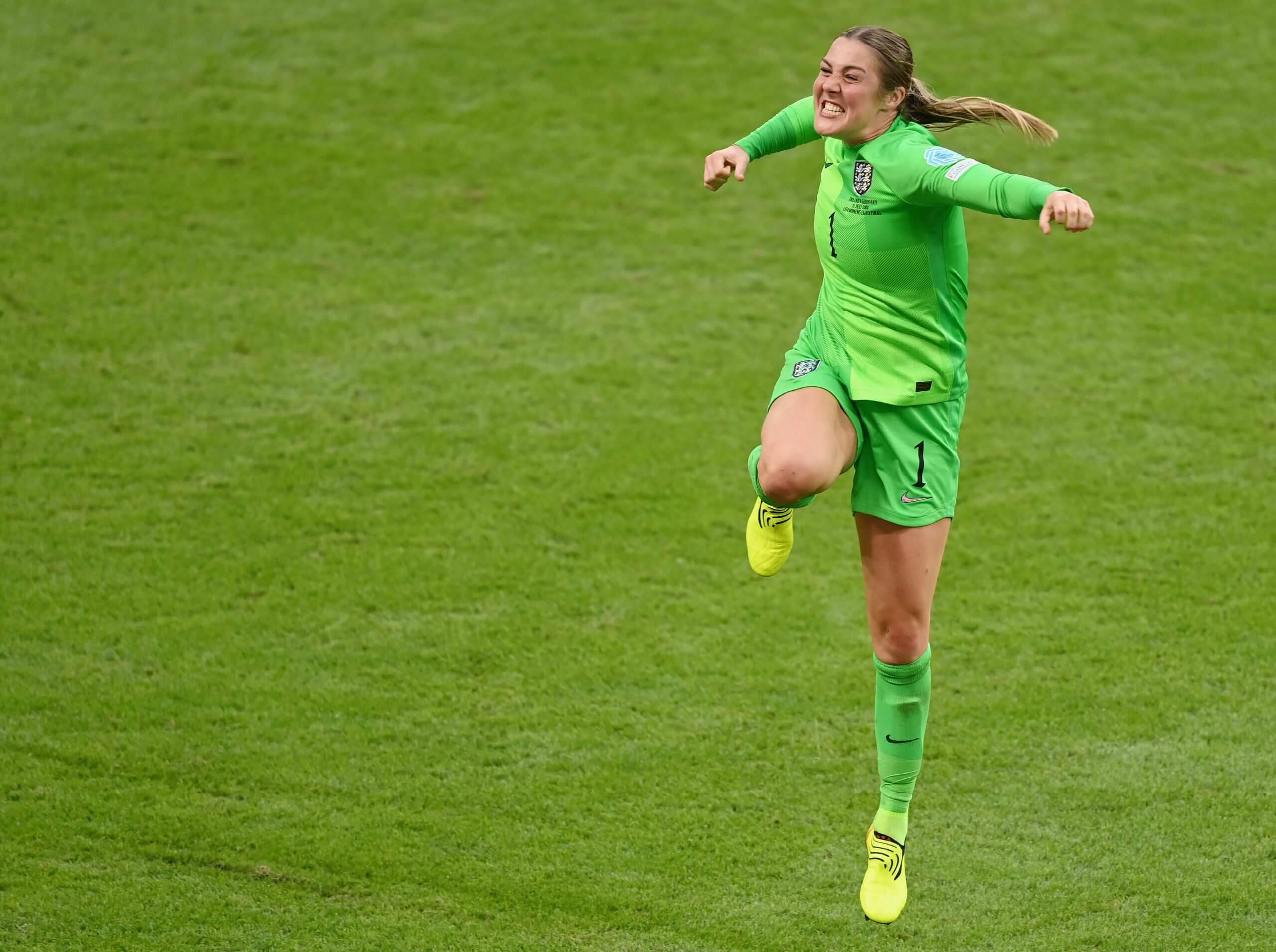 Mary Earps lors d'une action décisive