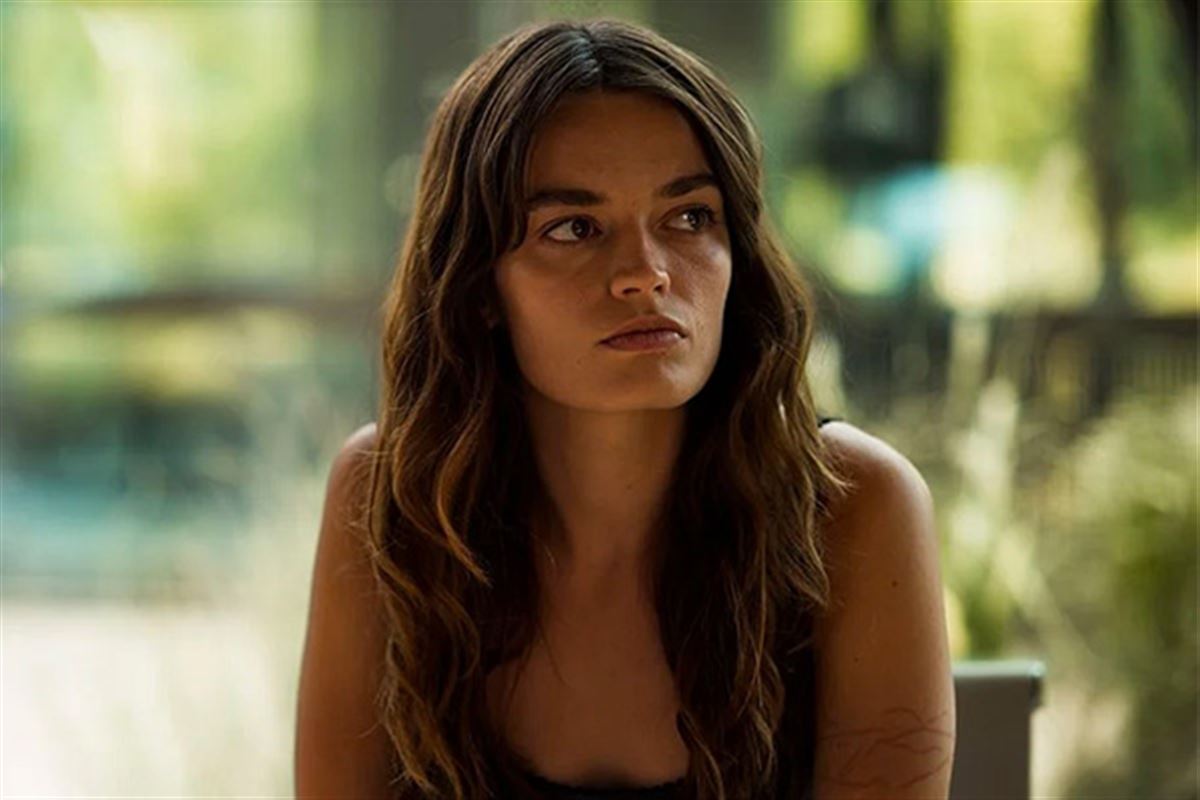 Emma Mackey dans Sex Education