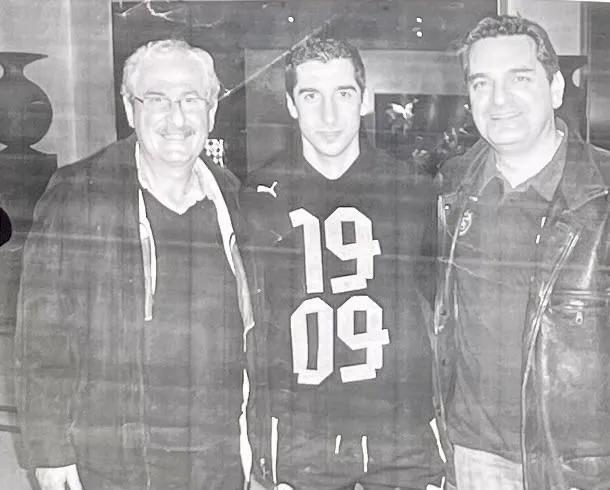 Gilbert Léonian et Franck Garabédian avec Henrikh Mkhitaryan