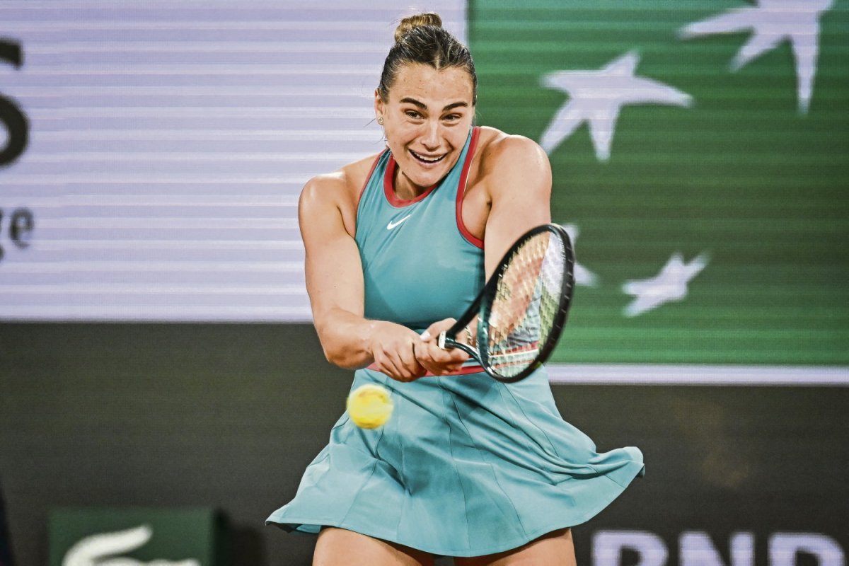 Aryna Sabalenka sur le court de tennis