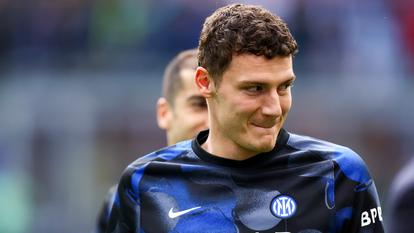 Benjamin Pavard à l’échauffement avec l’Inter Milan en mars 2025.