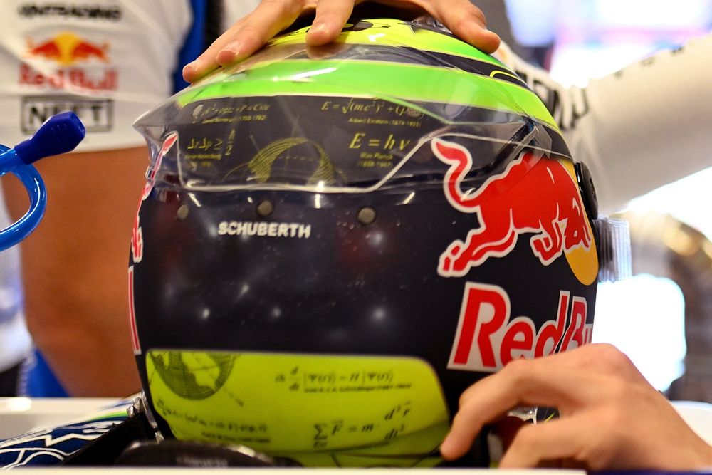 Casque d'Isack Hadjar