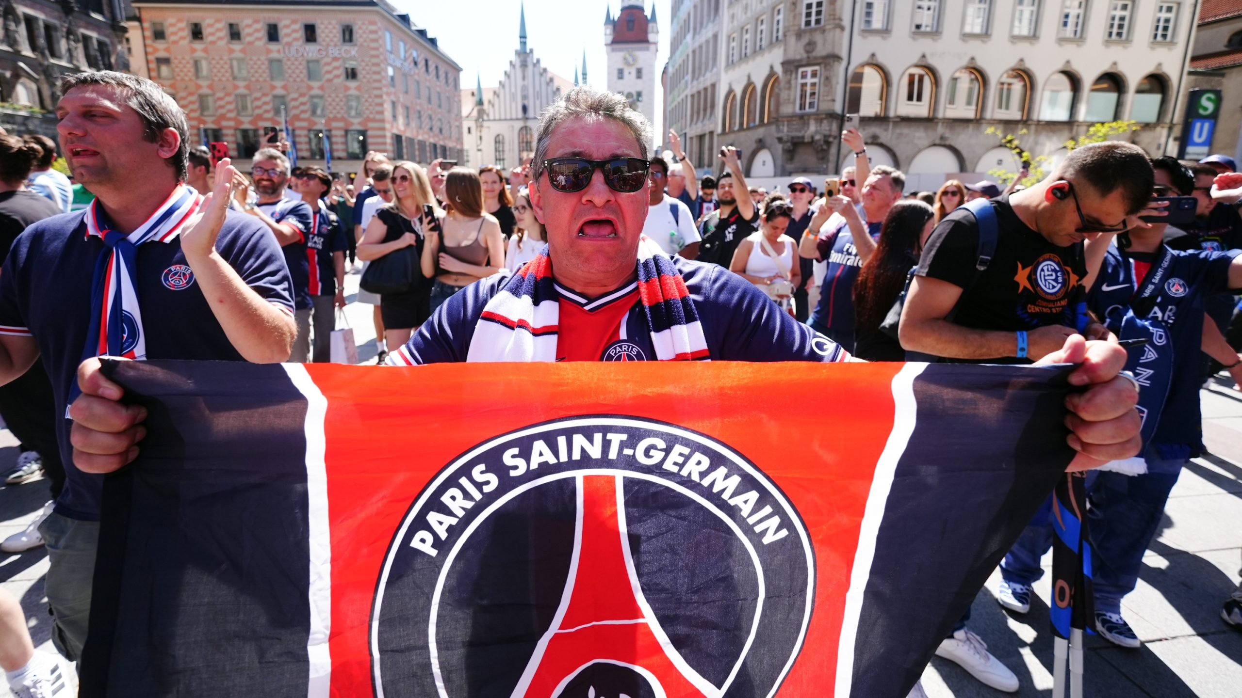 Supporters du PSG en route pour Munich avant la finale de la Ligue des Champions