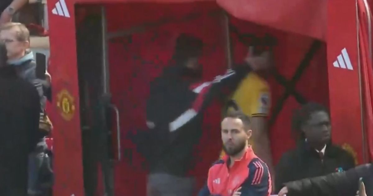 Manchester United - Ruben Amorim en discussion avec Matheus Cunha