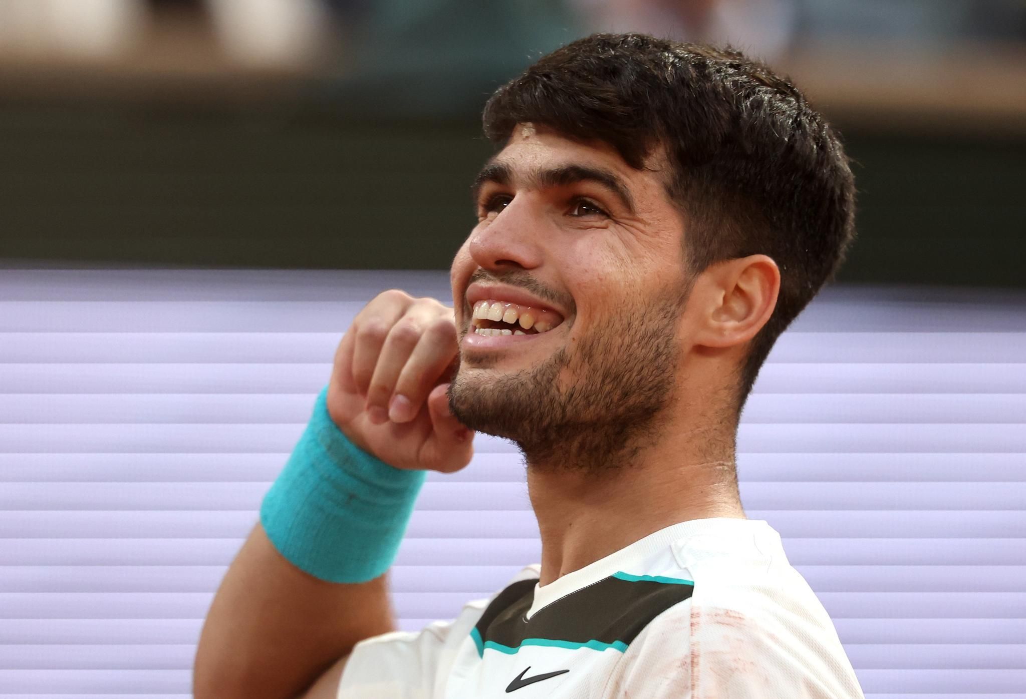 Alcaraz remporte une finale légendaire à Roland-Garros