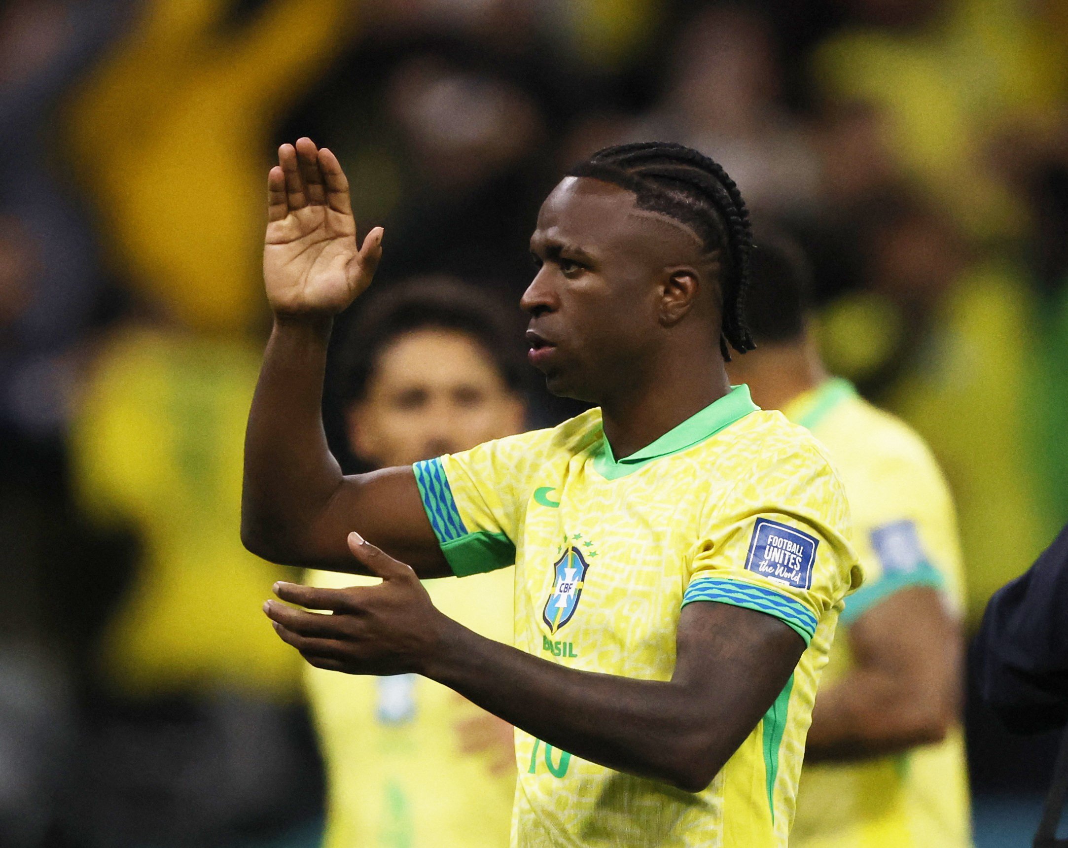 Condamnation de supporters pour avoir pendu un mannequin de Vinicius en Espagne