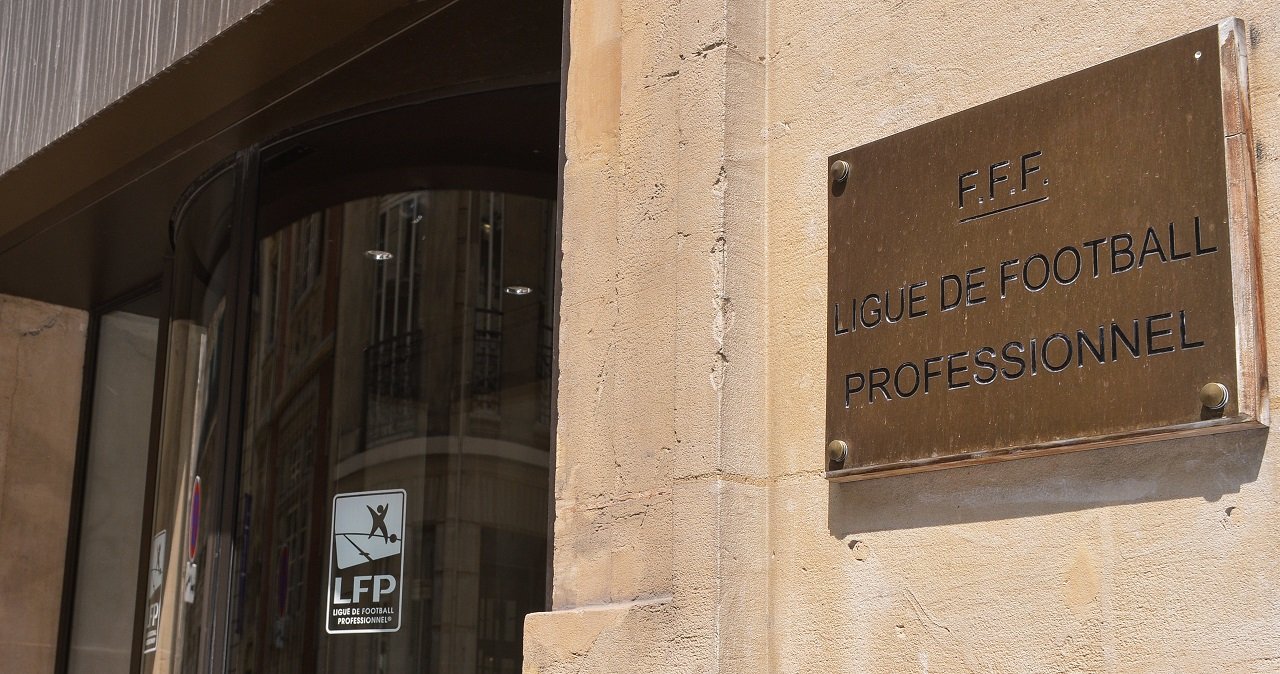 Conflit sur les revenus TV en Ligue 1 : quel avenir pour le football français ?