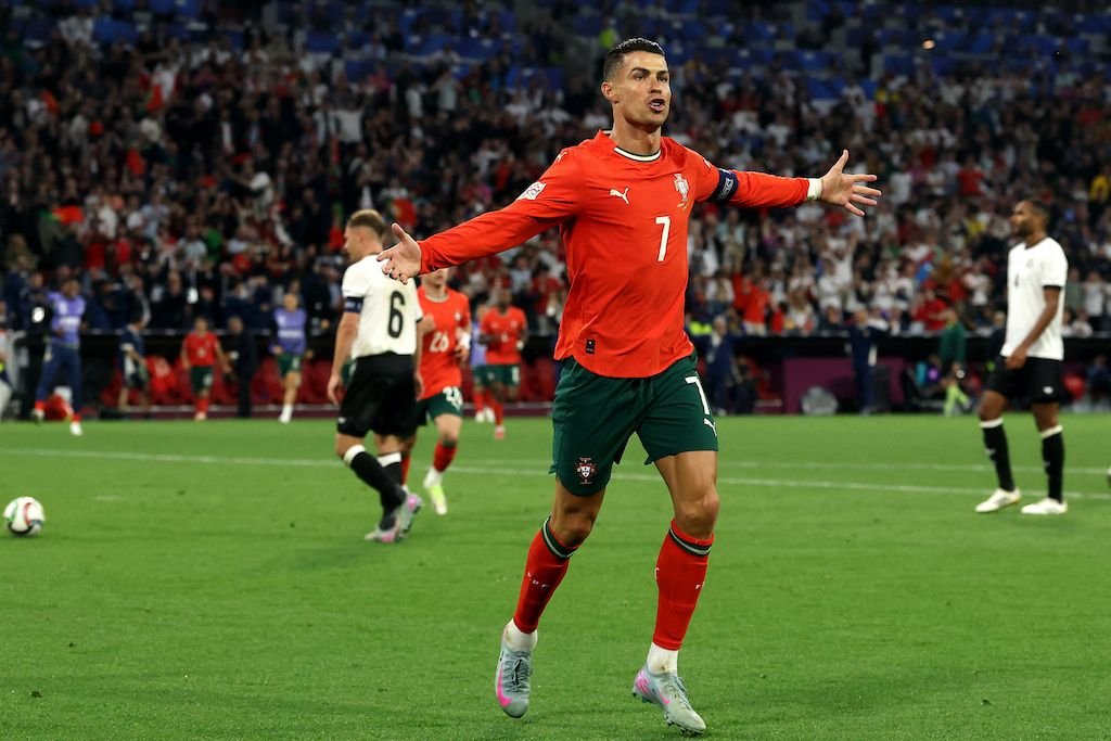 Cristiano Ronaldo, la légende du football à 40 ans, remporte la Ligue des nations