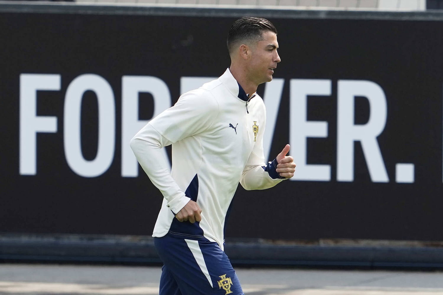 Cristiano Ronaldo prolonge avec Al-Nassr et influence le mercato saoudien