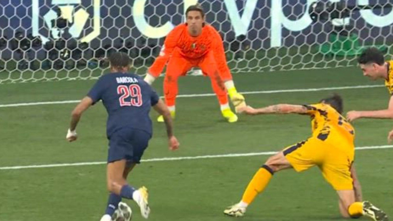 Francesco Acerbi s'emporte après une provocation d'un supporter du PSG