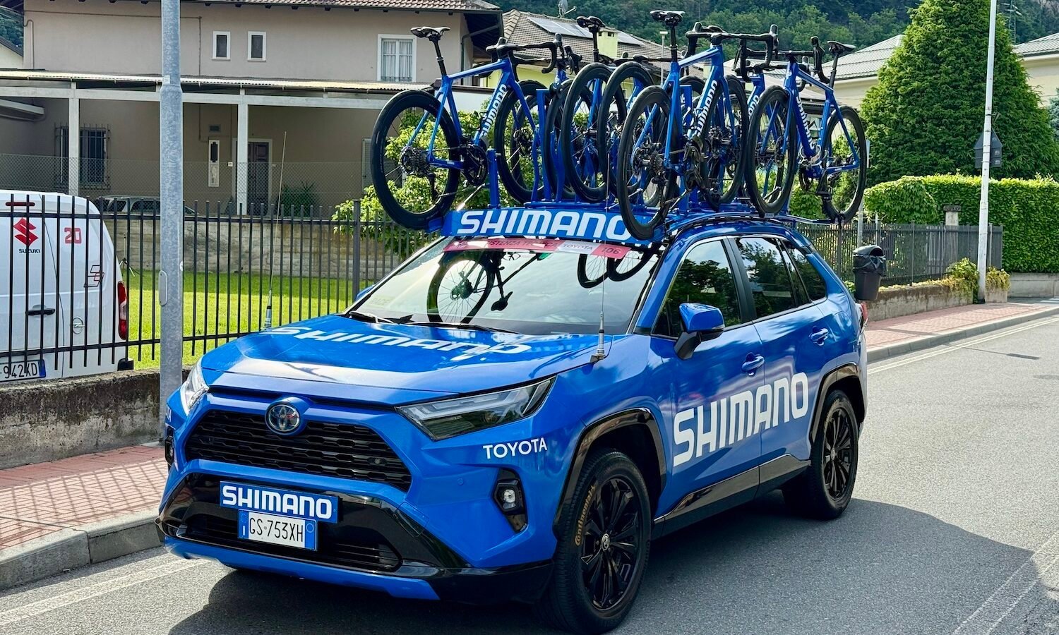 Giro 2025 : l’incroyable logistique de l’assistance neutre Shimano