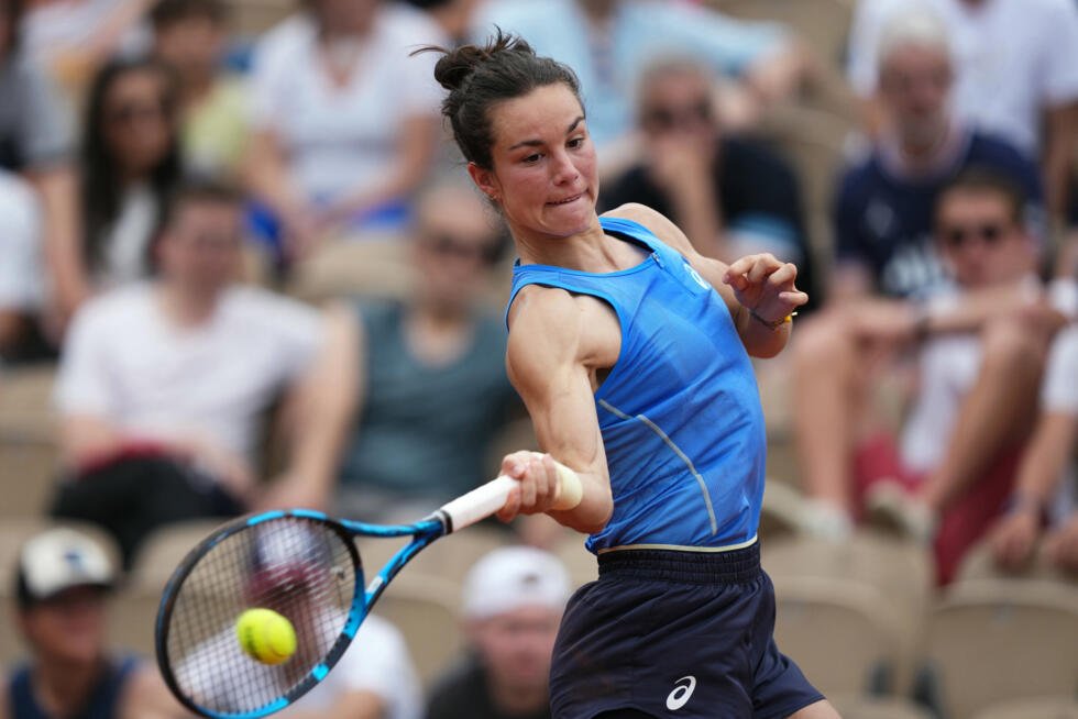 Loïs Boisson face à sa compatriote Elsa Jacquemot lors de leur troisième tour de Roland-Garros, à Paris, le 31 mai 2025