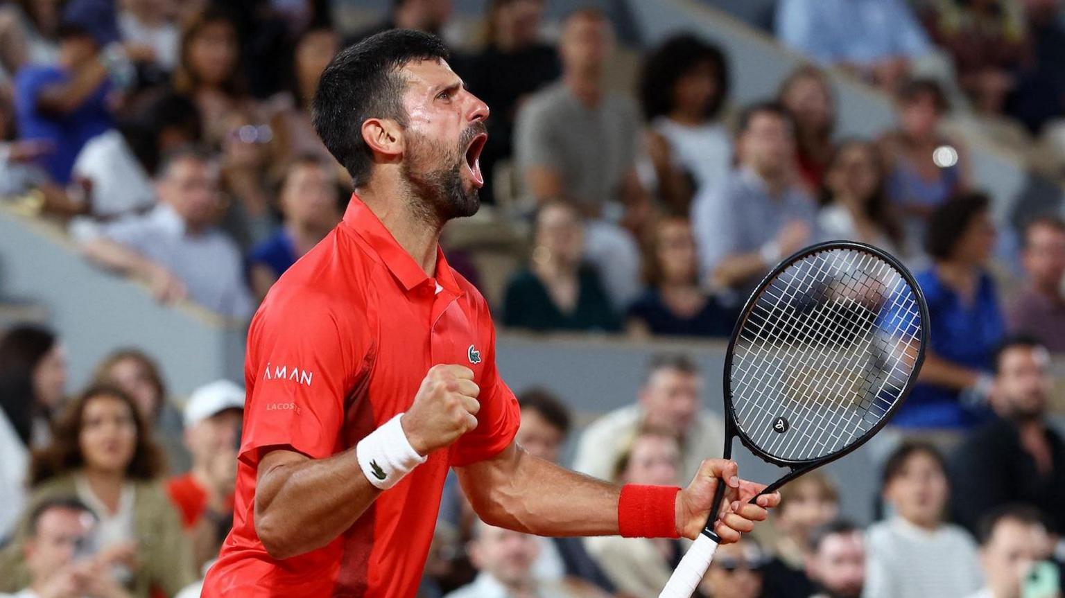 Novak Djokovic célèbre sa victoire à Roland Garros