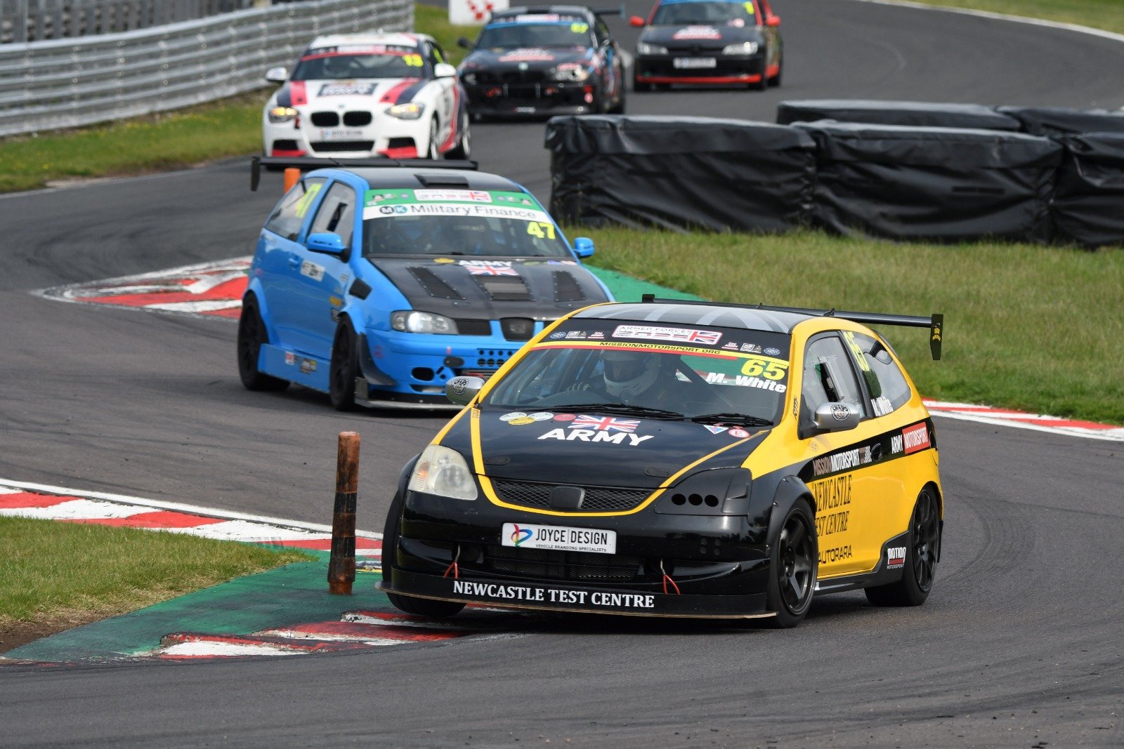 White remporte deux courses dans le cadre du Armed Forces Race Challenge