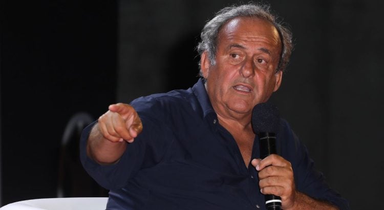 Michel Platini, légende du football français, partage son point de vue sur la Marseillaise et le racisme dans l'équipe de France