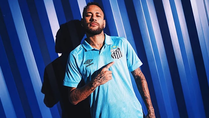 Neymar Jr. dans le nouveau maillot third de Santos