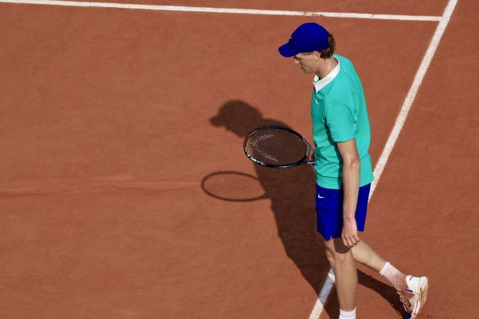 Jannick Sinner, épuisé, après la finale de Roland-Garros