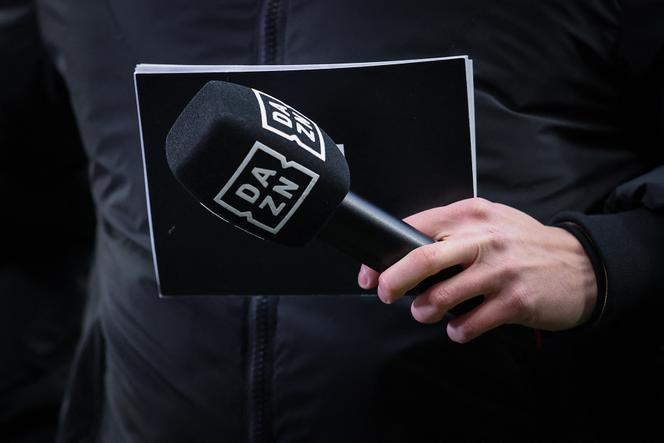 Un journaliste de DAZN lors d’un match de football allemand en janvier 2025