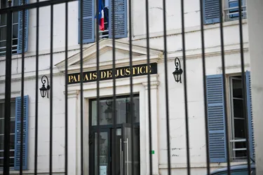 Exposition sur l'histoire de l'AJ Auxerre sur les quais d'Auxerre