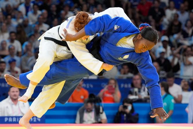 Match de judo lors des Jeux olympiques de Paris 2024 à l'Arena Champ-de-Mars, avec Clarisse Agbégnénou en action