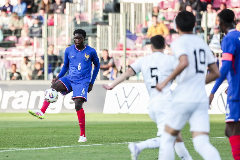 Lucien Agoumé lors d'un match, affichant sa concentration et sa détermination