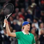 Jannik Sinner bat Djokovic et atteint la finale de Roland-Garros
