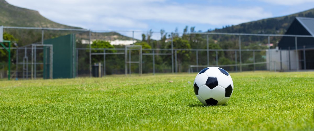 Jeune footballeur de 18 ans succombe à un malaise cardiaque lors d’un match à Clermont-Ferrand