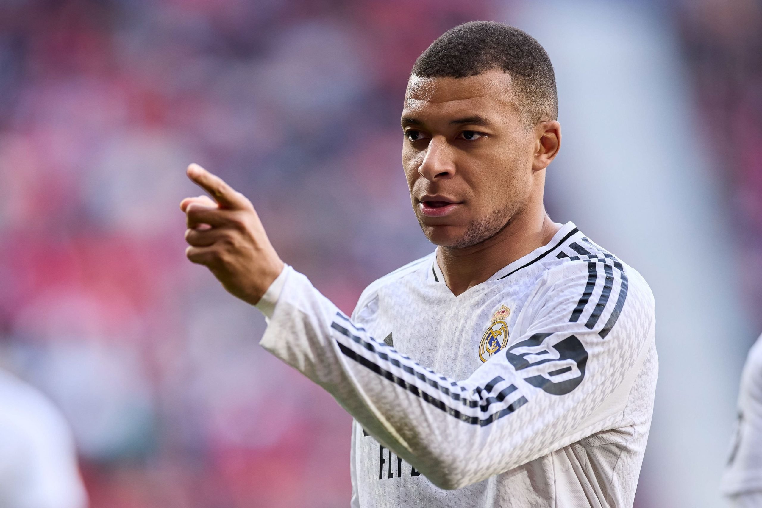 Kylian Mbappé proche d’égaler Thierry Henry, une injustice en France