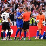 Kylian Mbappé sous pression : critiques et soutien en équipe de France