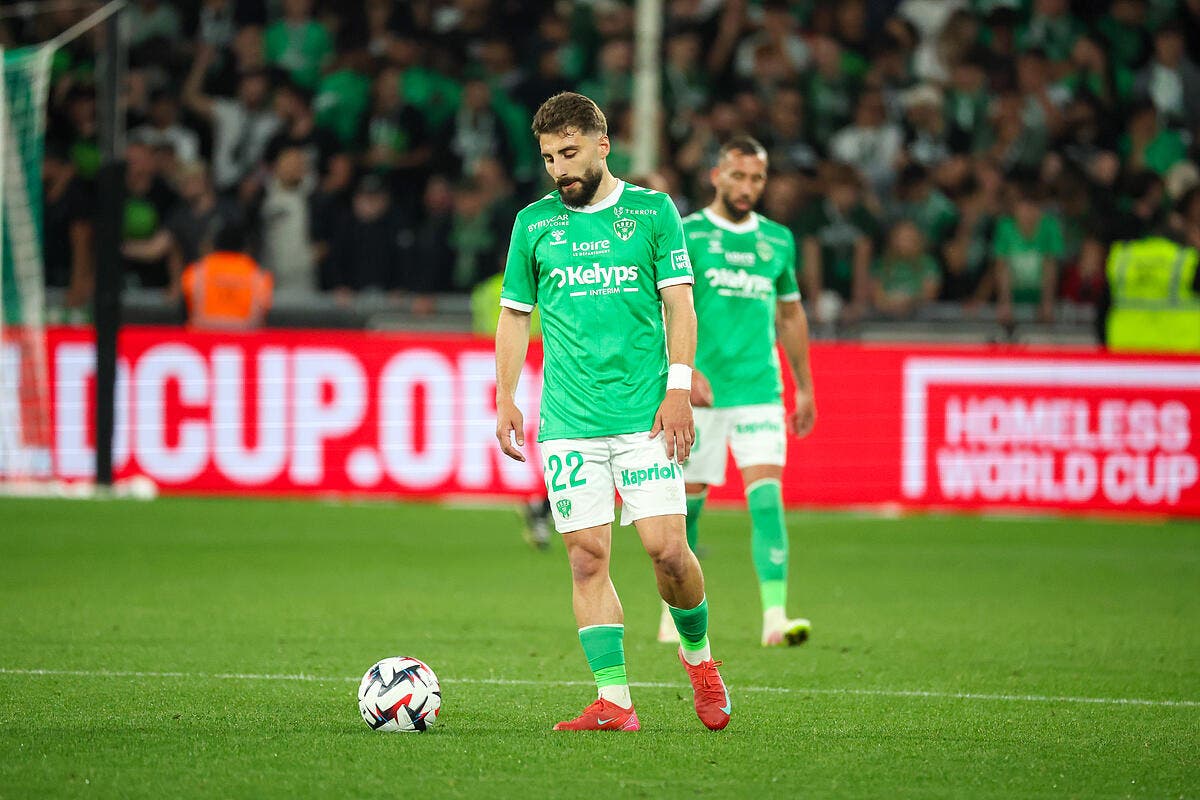 L'ASSE et l'OL en chute : un avenir incertain en Ligue 2