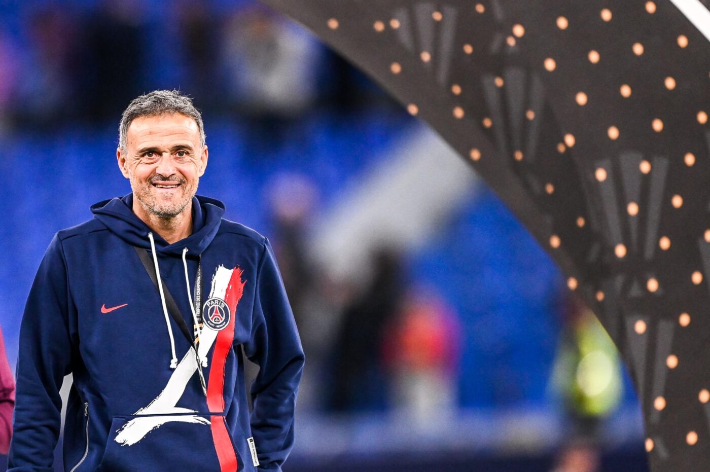Luis Enrique partage un moment convivial avec des rugbymen corréziens