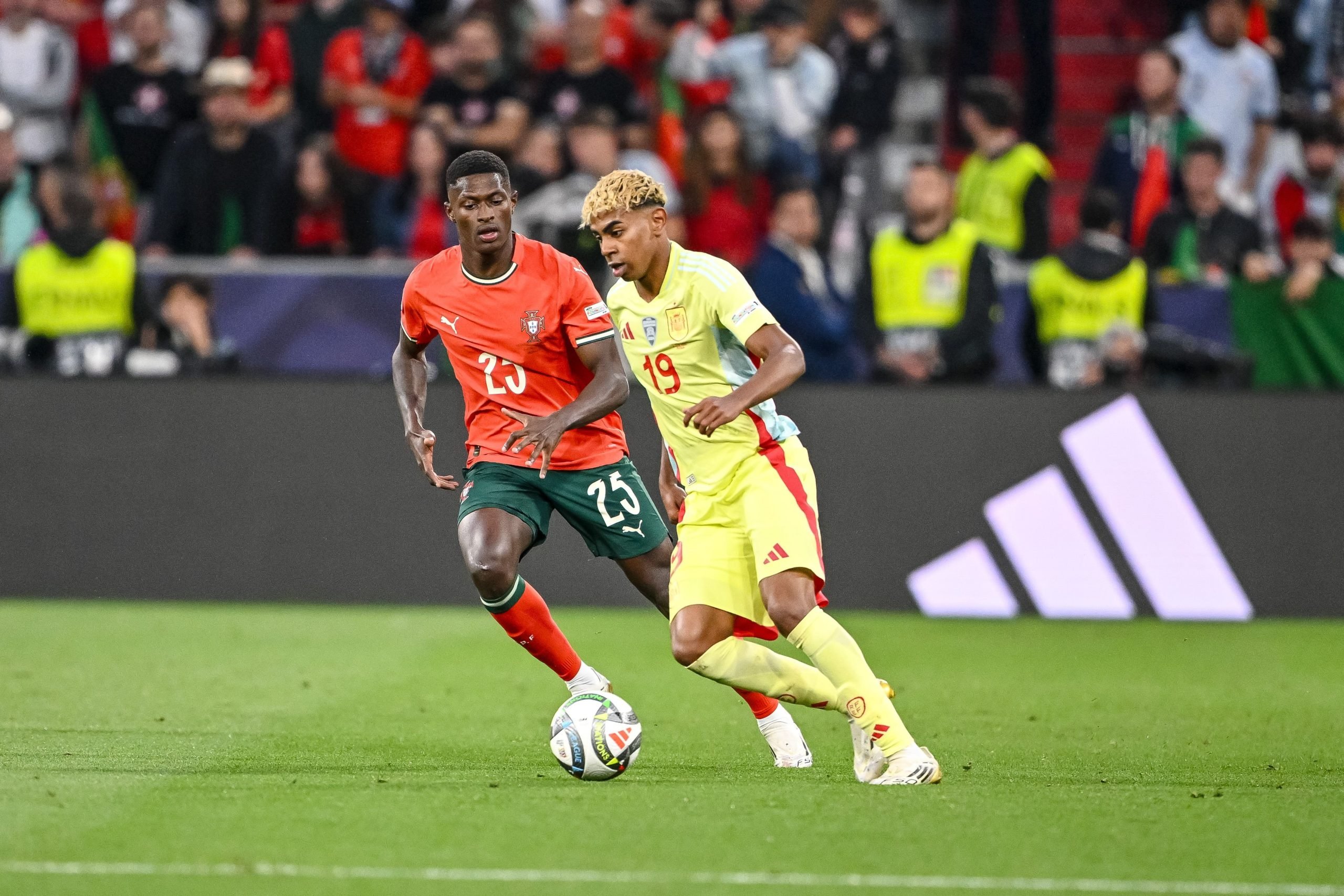 Nuno Mendes évoque le Ballon d'Or et la rivalité Yamal-Dembélé