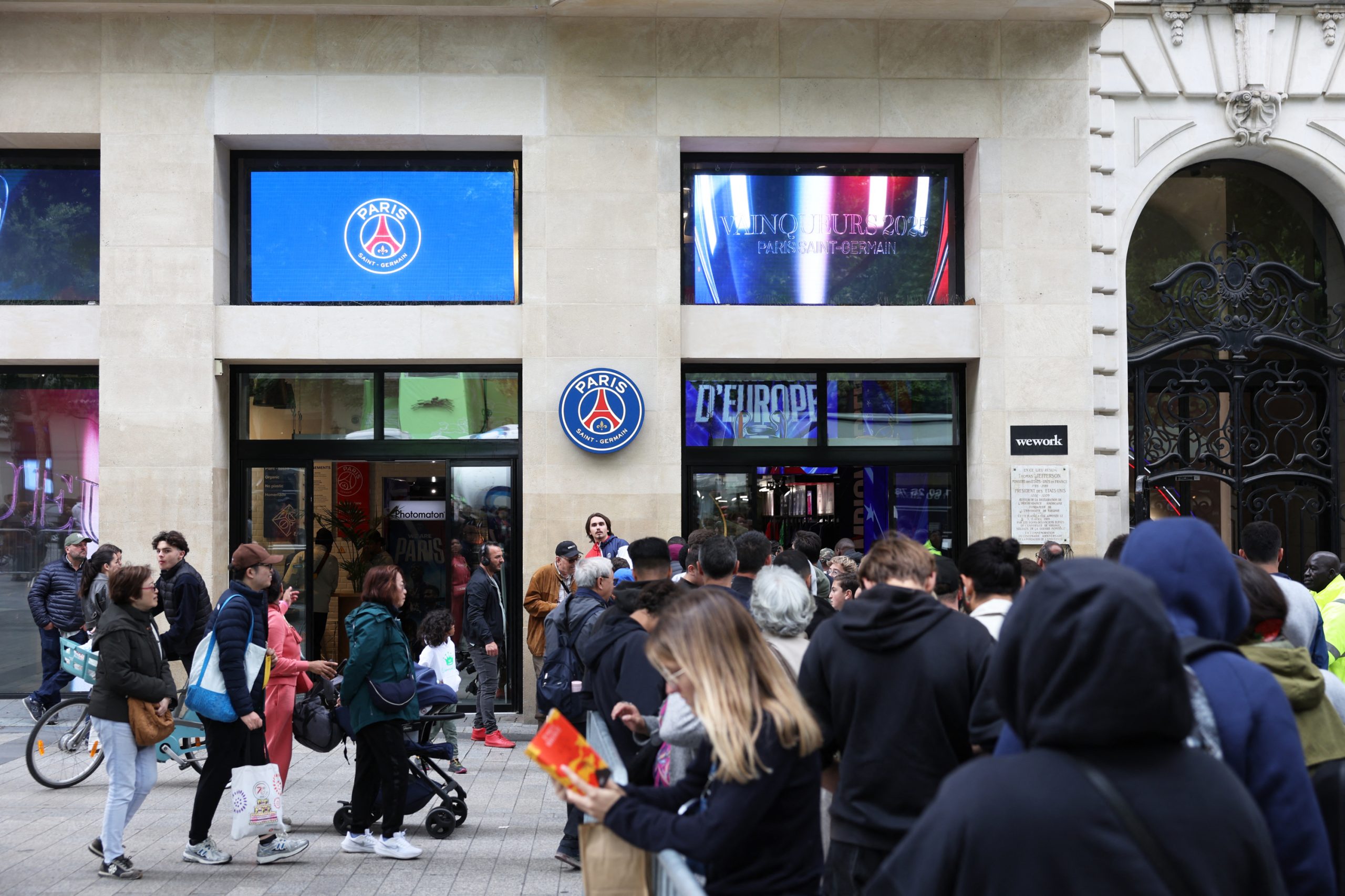 PSG : Vente record pour le maillot collector après la C1