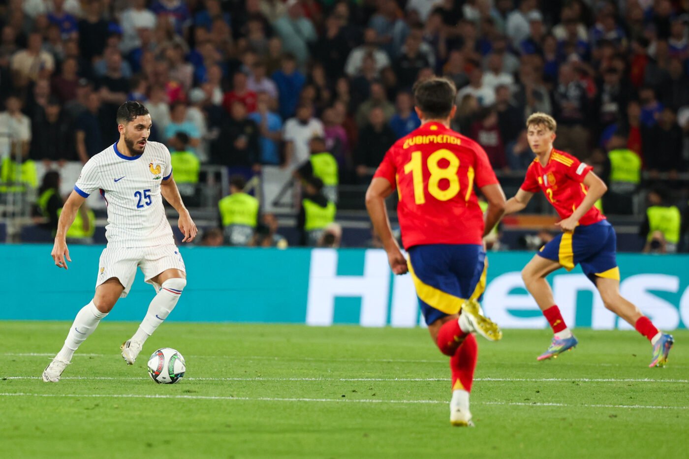 Rayan Cherki, étoile montante de l'équipe de France