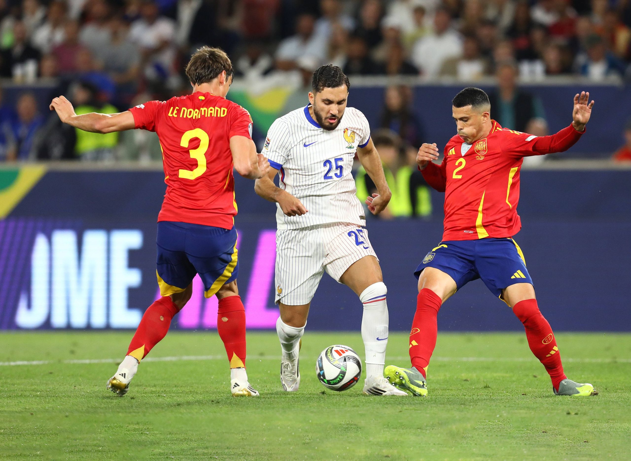 Rayan Cherki, prodige des Bleus, intrigue Manchester City