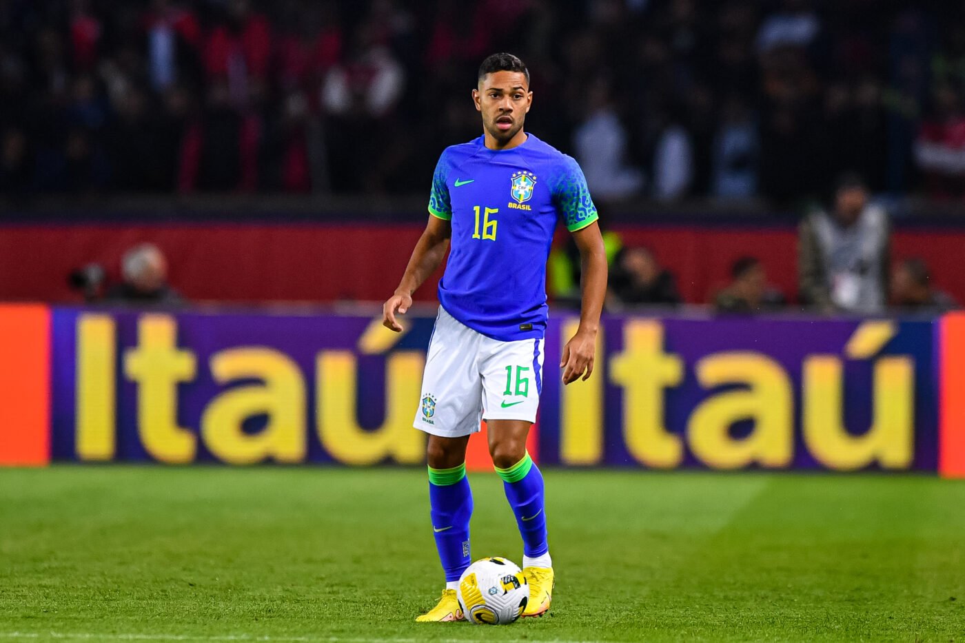 Renan Lodi critique Carlo Ancelotti après non-sélection pour le Brésil