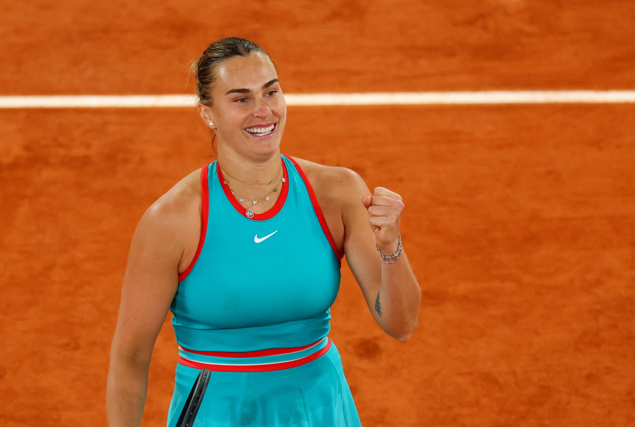 Roland-Garros : Sabalenka bat Swiatek et atteint la finale