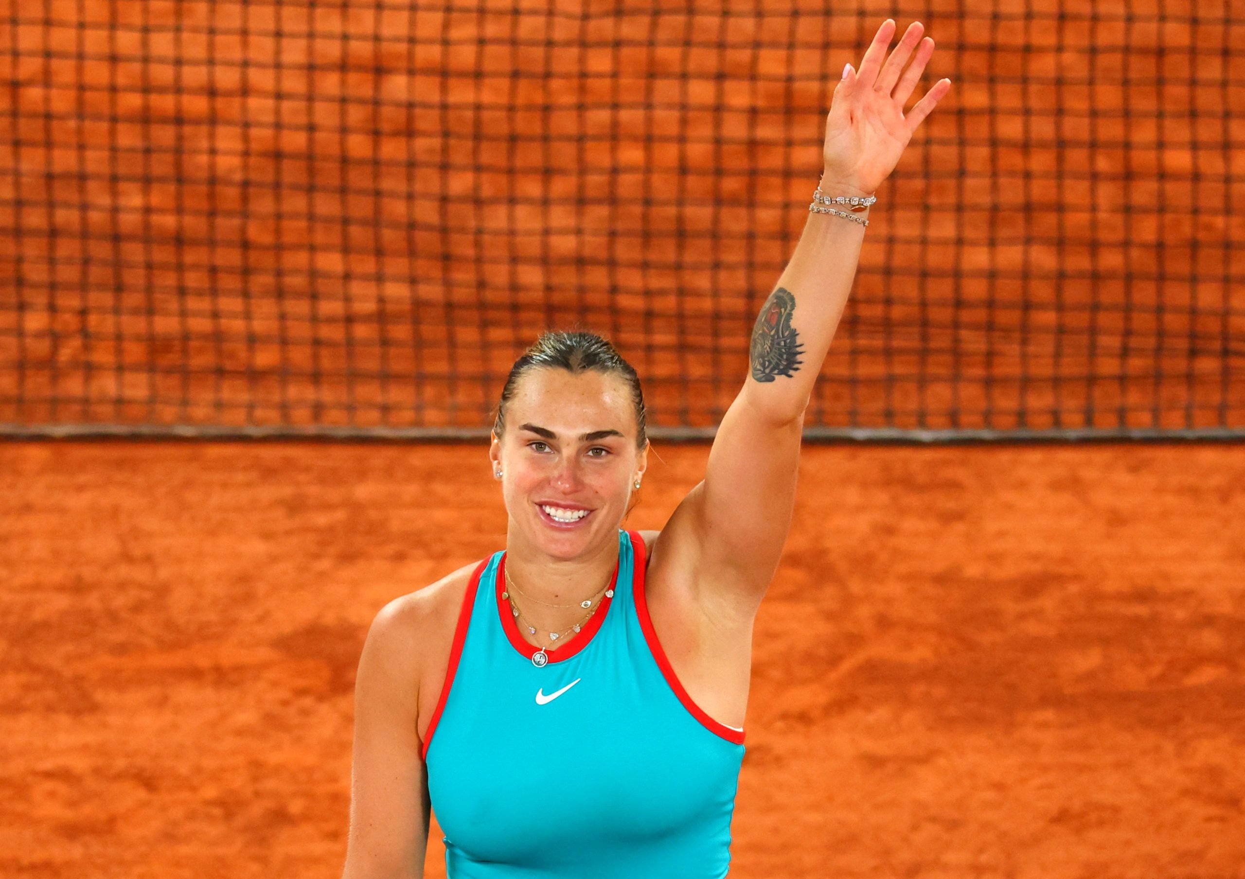 Roland-Garros : Sabalenka triomphe sur Swiatek et atteint la finale