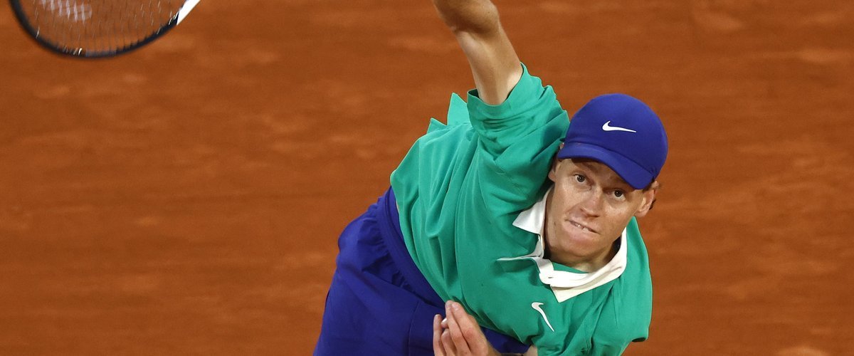 Roland-Garros : Sinner bat Djokovic et atteint la finale