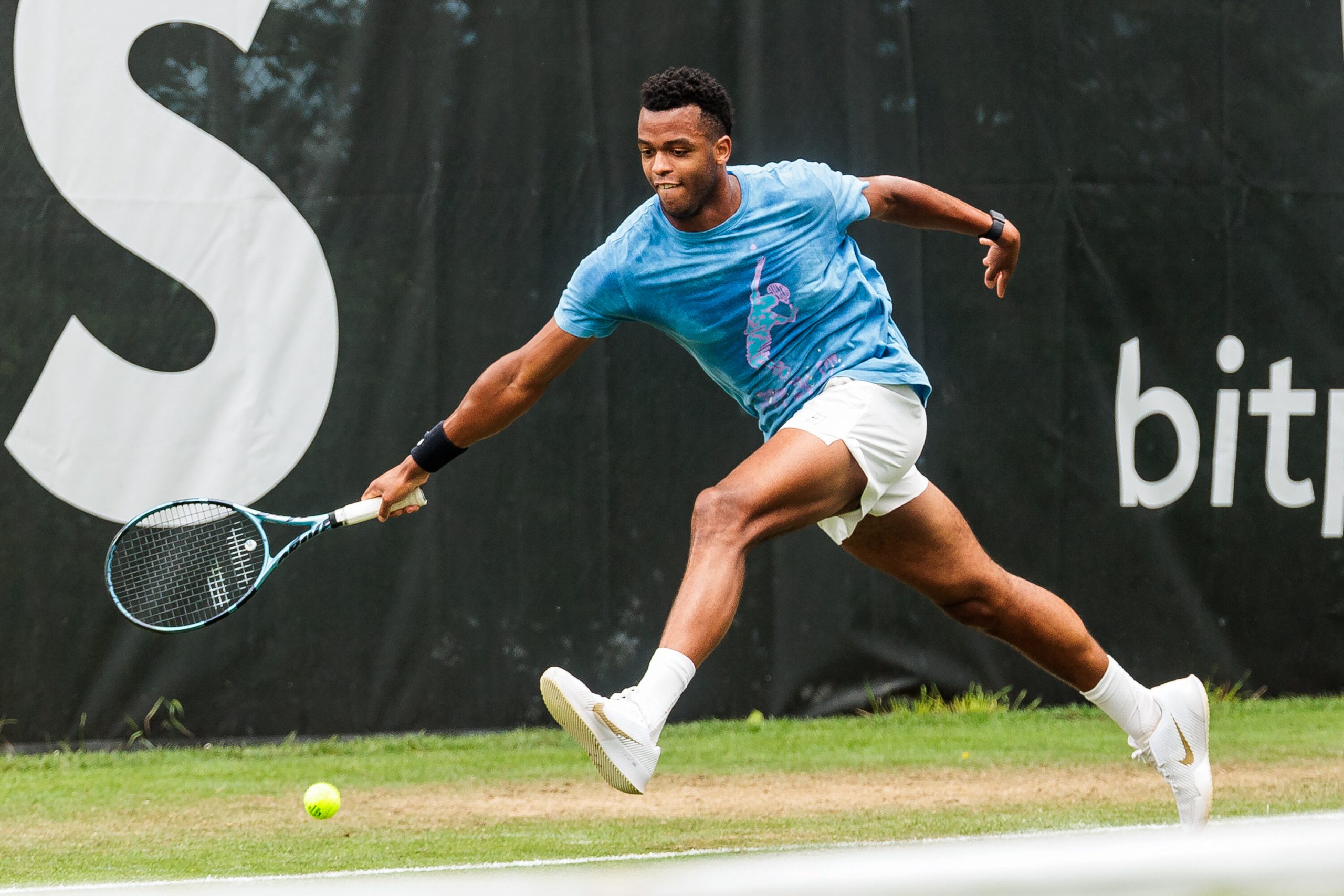 Tennis : Giovanni Mpetshi Perricard se qualifie pour le 2e tour à Stuttgart