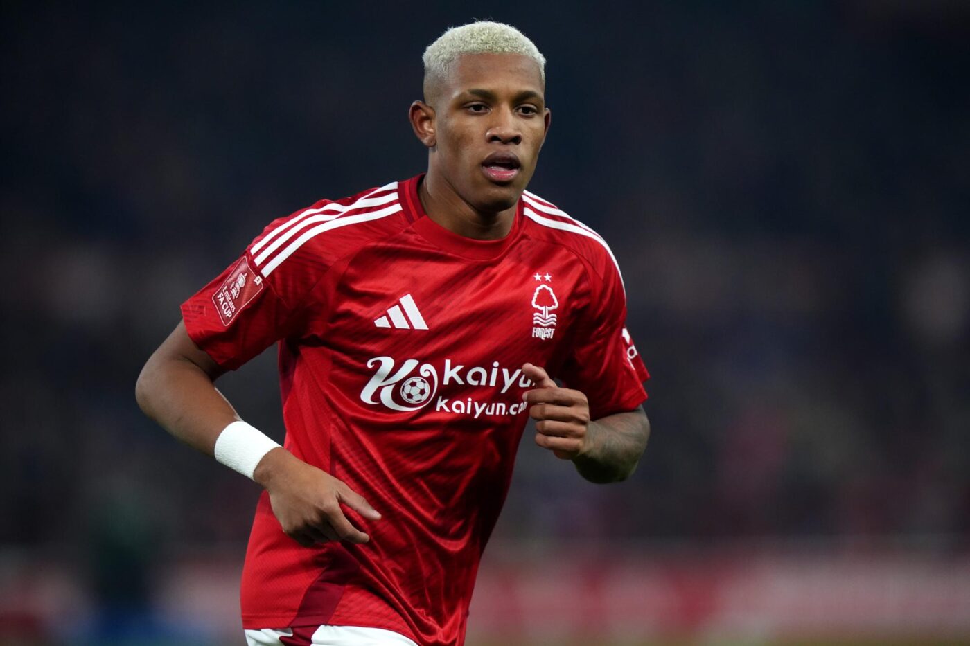 Textor et l’OL finalisent un nouveau transfert avec Nottingham Forest