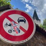 Bataille de stickers entre supporters lyonnais et stéphanois à Thizy-les-Bourgs