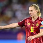 Euro 2025 : Janina Minge, capitaine allemande, jongle entre football et police