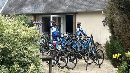 Le centre de vacances à Gomené accueille de jeunes cyclistes africains