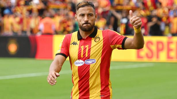 Le footballeur Youcef Belaïli placé en garde à vue après une violente altercation dans un avion