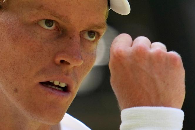 Jannik Sinner lors de la finale de Wimbledon face à Carlos Alcaraz, le 13 juillet 2025.