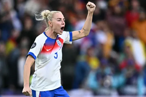 La défenseure de l'Angleterre, Alex Greenwood, a marqué un pénalty pendant la séance de tirs au but.