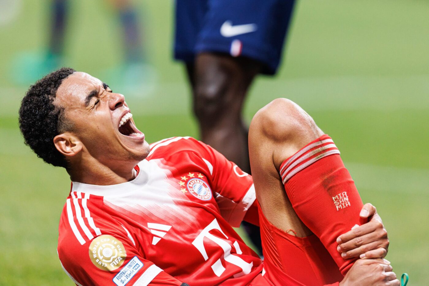 Jamal Musiala rassure ses fans après sa blessure lors du match contre le PSG